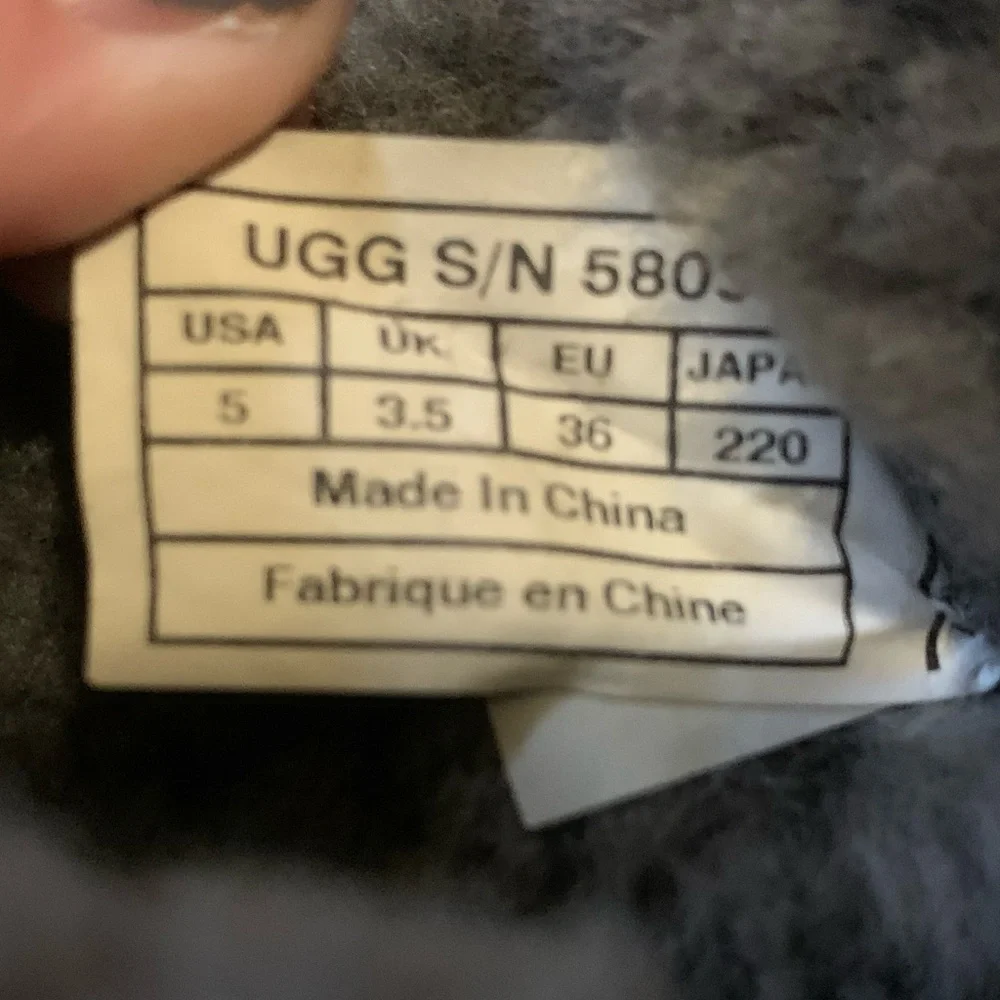 Grey Uggs​
